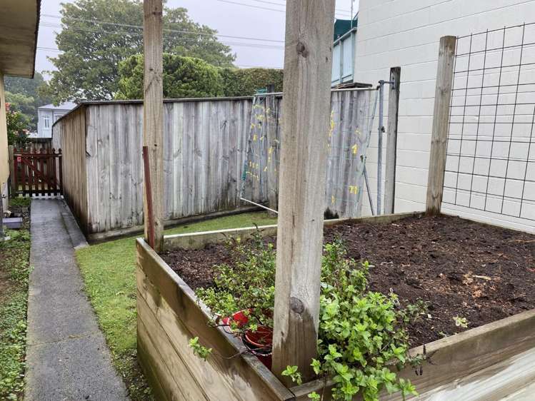 2 Lynwood Place 11218_1