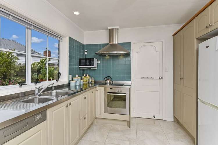 213 East Coast Road Castor Bay_12