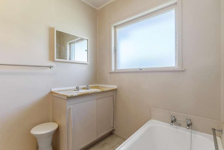 2/15 Woodall Place Totara Vale_11