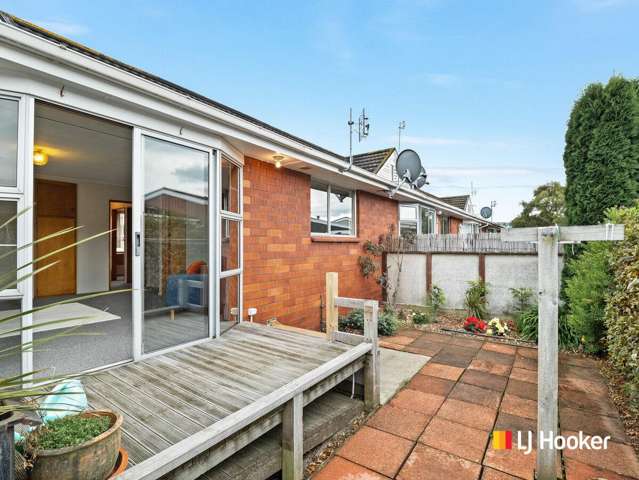 Sunny 2 Bedroom Front Unit - Priced to Move!