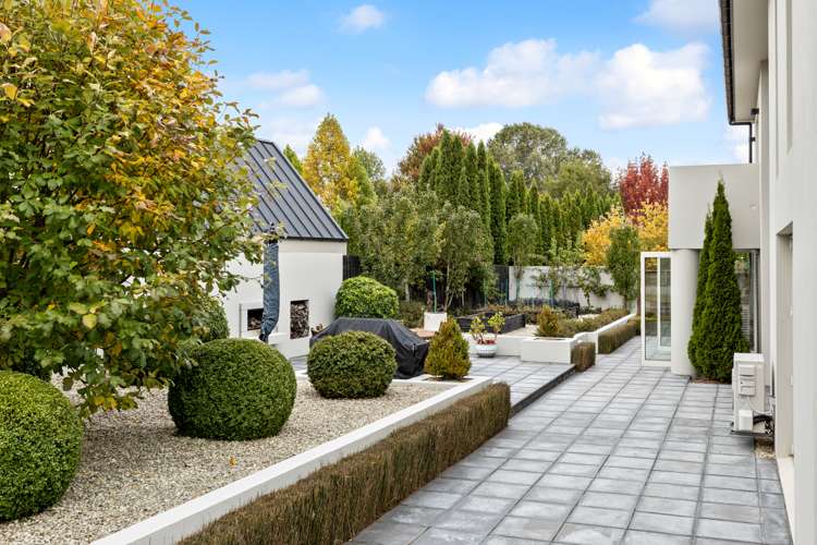 10 Springvale Gardens Harewood_18