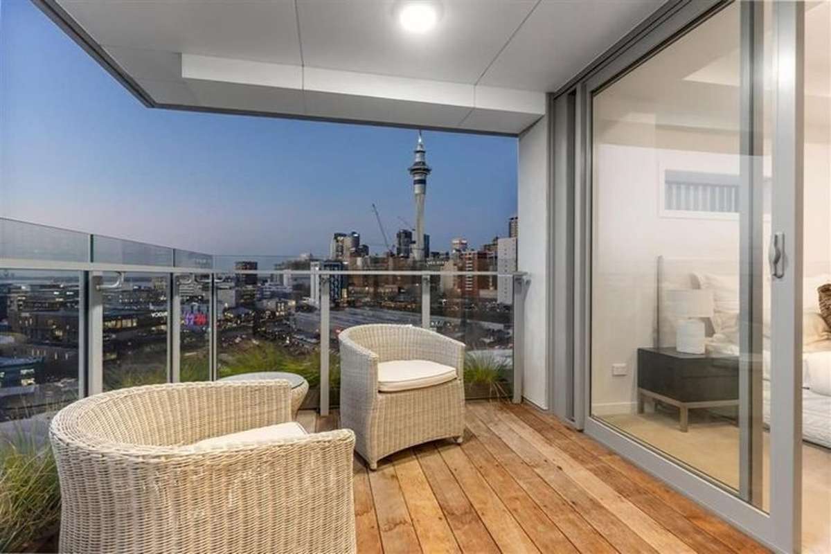 PANORAMIC CITY & HARBOUR VIEWS! 4