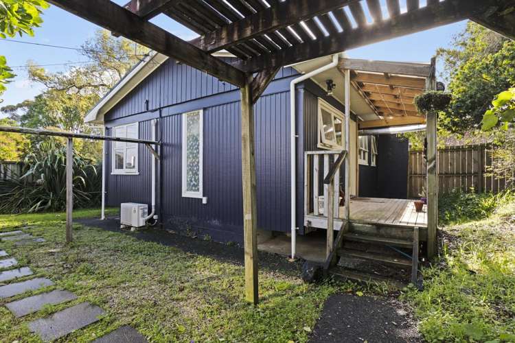 2/2 Earl Road Titirangi_11