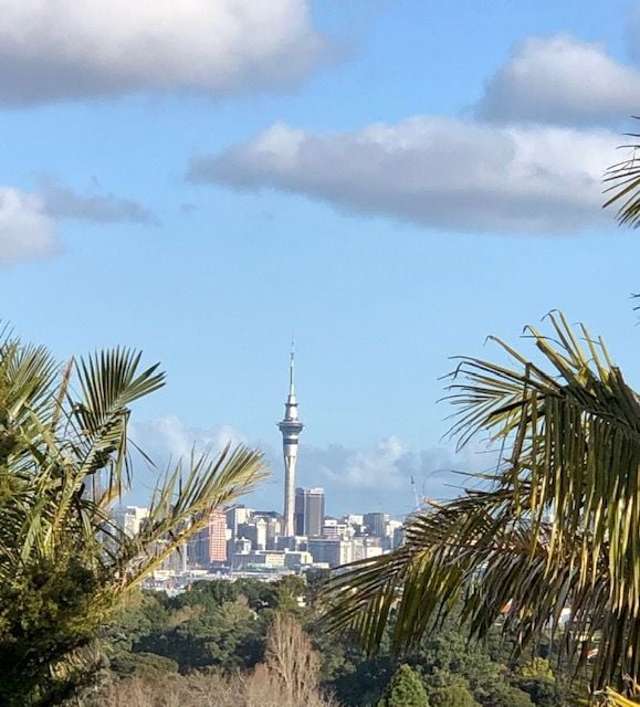Northcote Gem - Central and Spacious