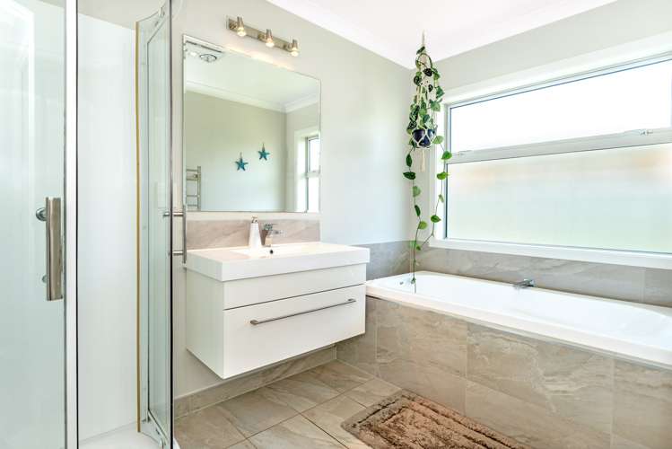 25 Pohutukawa Grove Lytton West_19