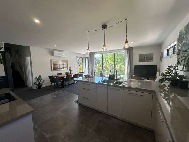 6 Woodford Lane Stoke_3