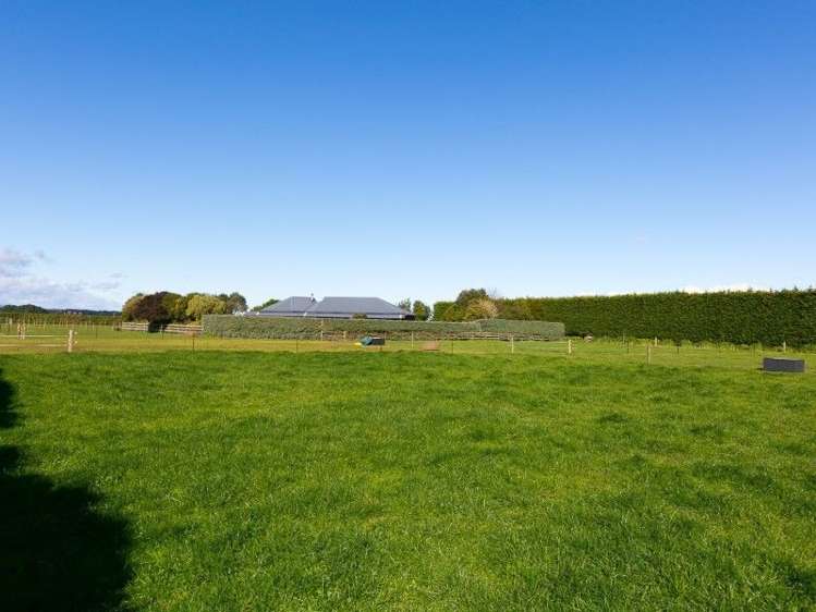 5881 Mountain Road Normanby_43