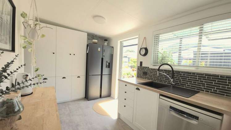 19 West Crescent Te Puru_9