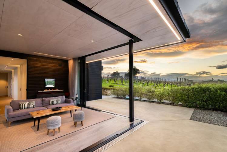 25 Side Road Haumoana_3