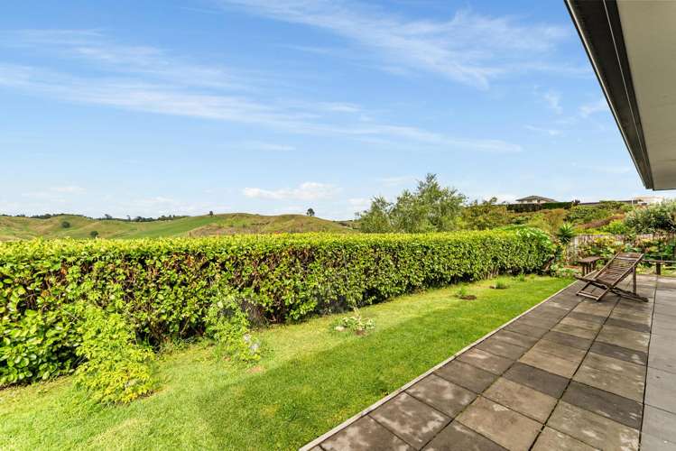 8 Ballintoy Park Drive Welcome Bay_1