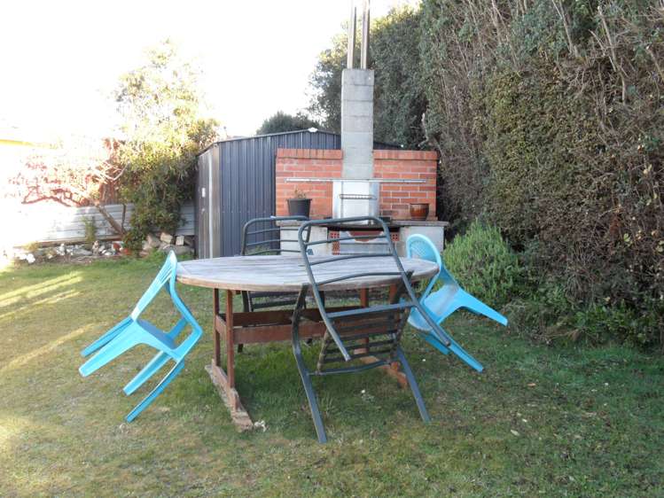 10 Miro Street Kaka Point_14