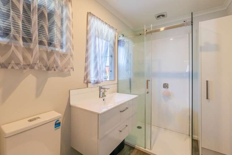 17 Read Crescent Clive_12