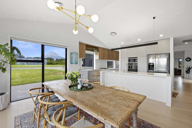 1506 Egmont Road Egmont Village_4