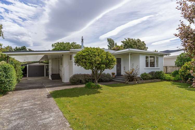 46 Woodward Street East Featherston_1