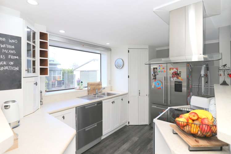 400 North Road Waikiwi_11