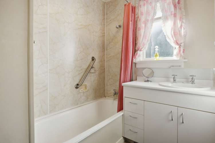 6 Koremata Street Green Island_13