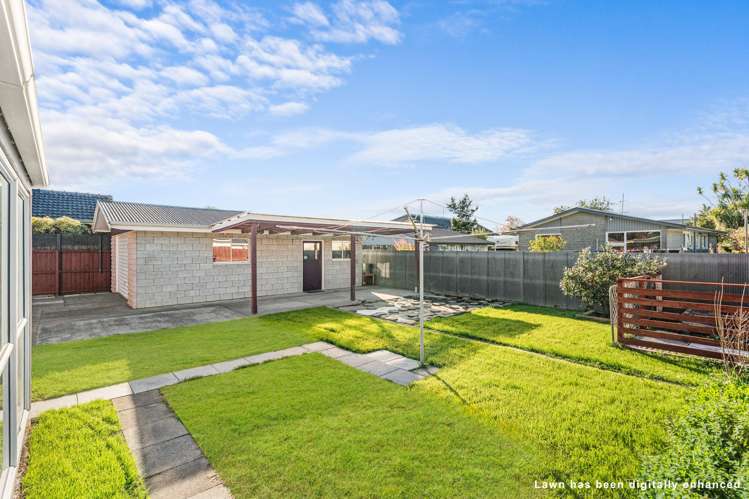 56 Woodbury Street Russley_21