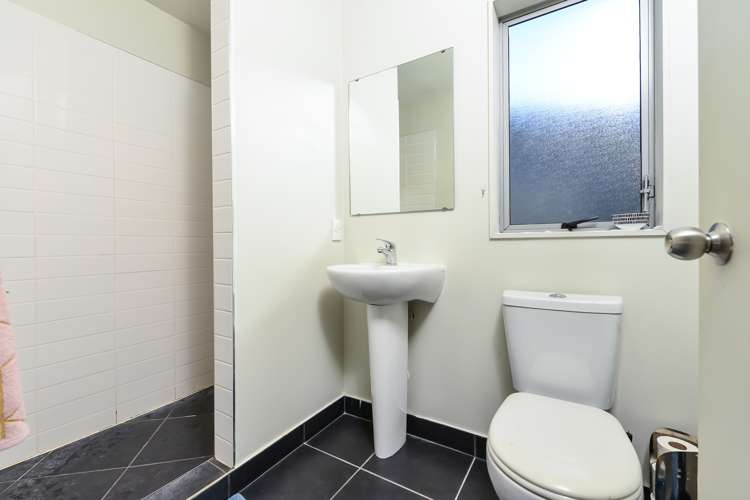 16a Richan Street Glenview_14