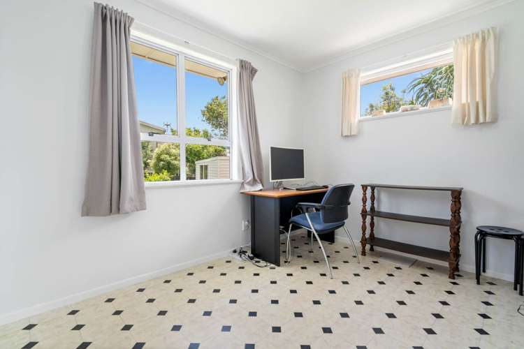 1/8 Ozich Avenue Te Atatu South_8