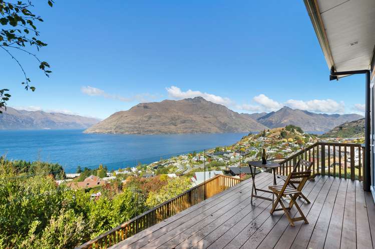 115 Wynyard Crescent Fernhill/Sunshine Bay_13