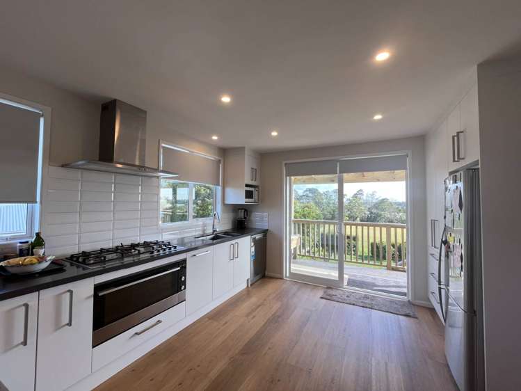 64 Cobham Crescent Kelston_1