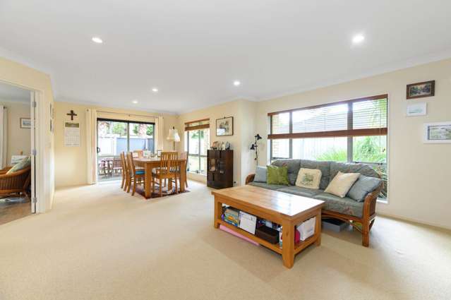1 Mary Forgham Drive Greenhithe_2