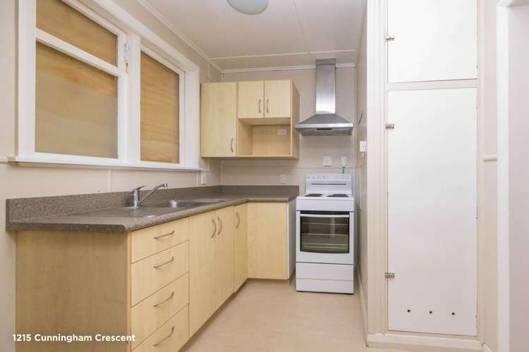 1213–1225 Cunningham Crescent Mayfair_12