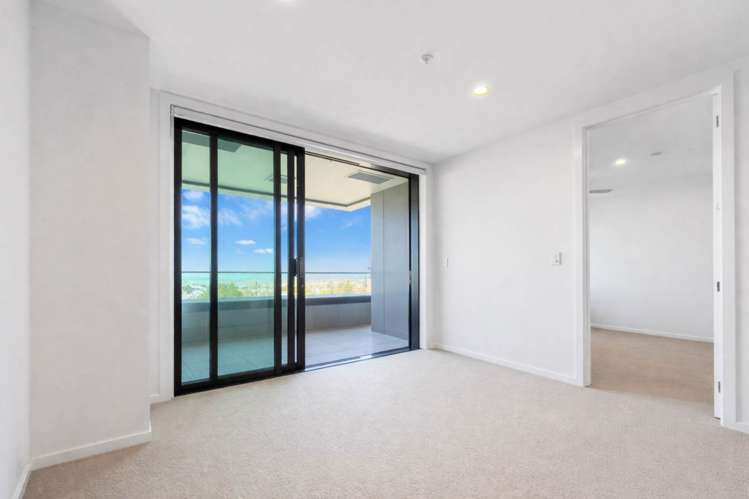 701/6 Waikumete Road Glen Eden_2