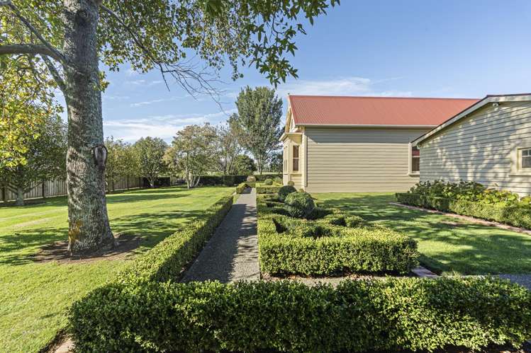 137 Egmont Road Hillsborough_22