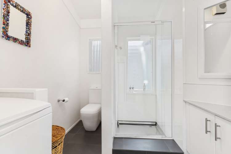 2 De Val Drive Titirangi_16