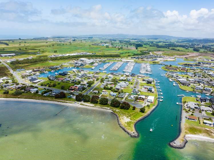 12 Finch Street One Tree Point_23