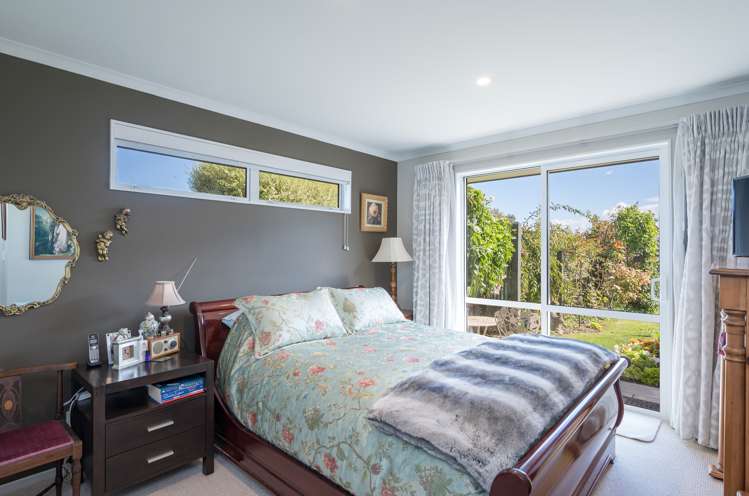 58 Fairose Drive Richmond_11