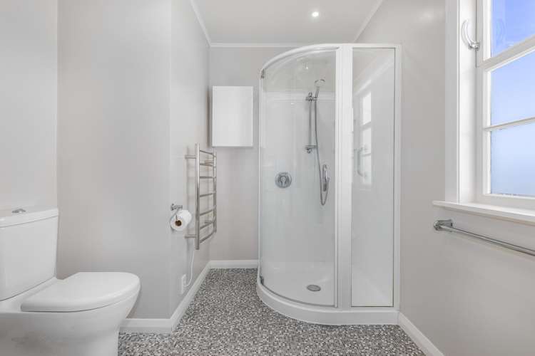 68a Mana Esplanade Paremata_18