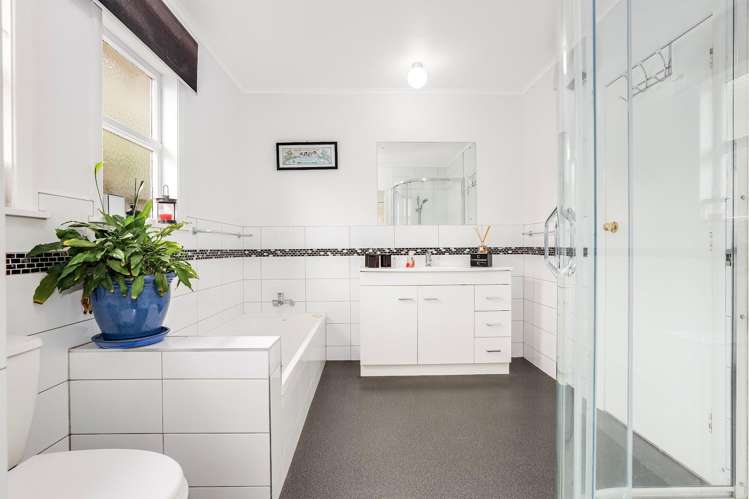 32 Horokiwi Road West Newlands_19