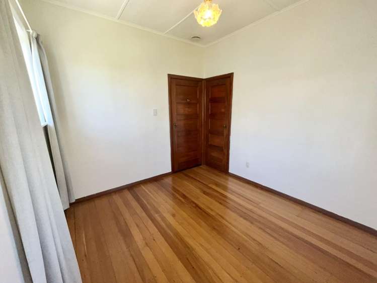  17 Hall Crescent Epuni_8