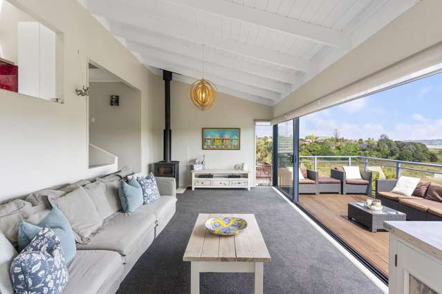 Family-Sized Comfort in Farm Cove