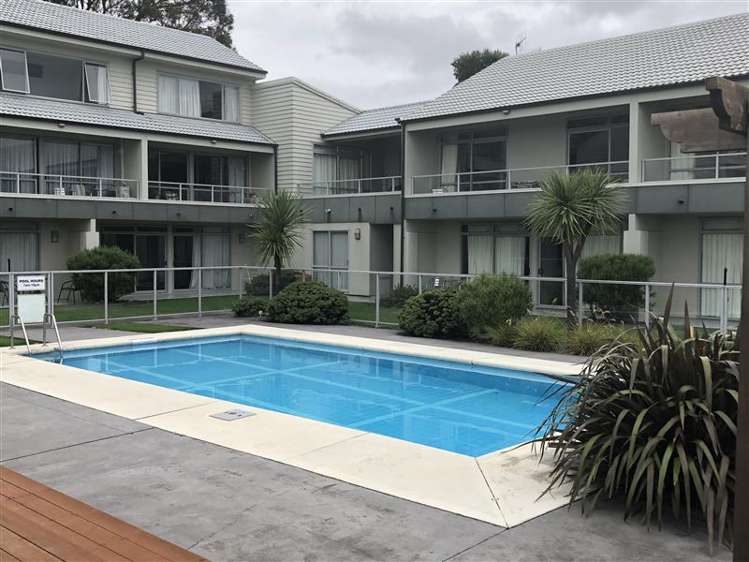 2/300 Lake Terrace Taupo_2