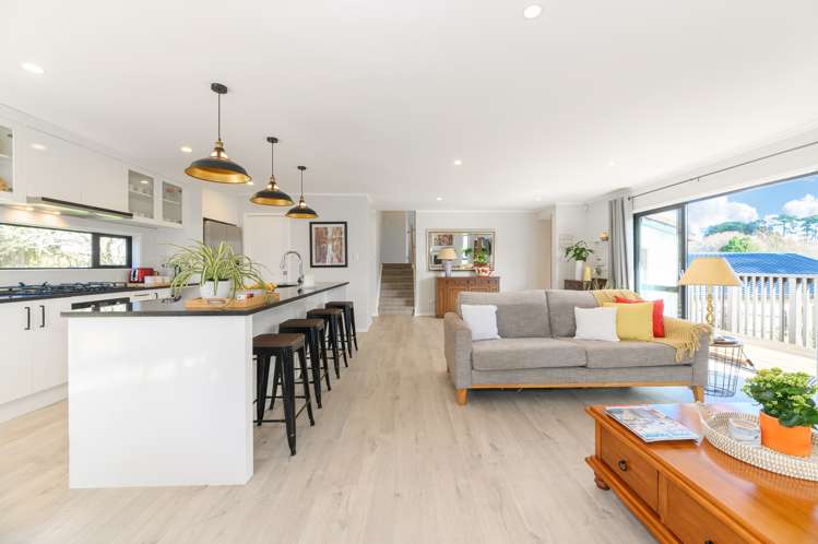 7 Castlewood Grove Blockhouse Bay_8