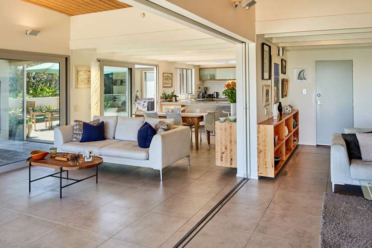 16 Bothamley Lane Titahi Bay_9