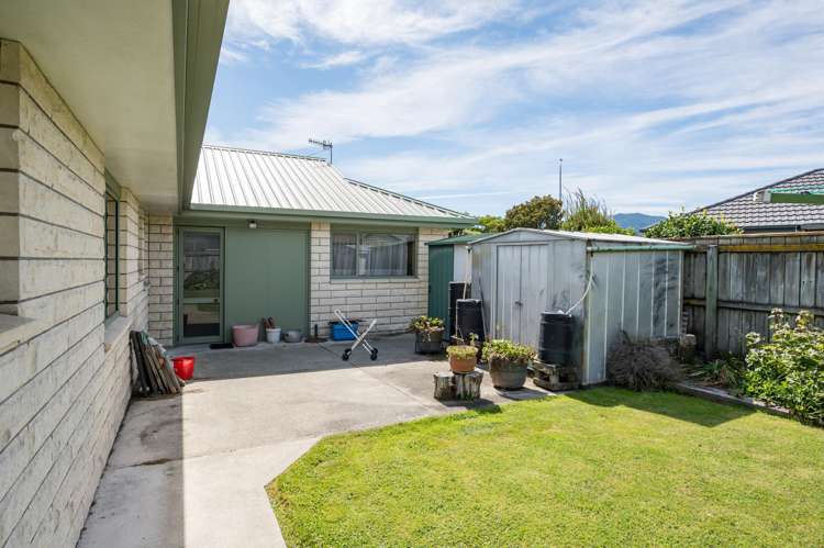 74 Aldinga Avenue Stoke_15