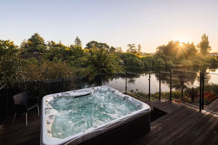 1025 River Road Queenwood_45