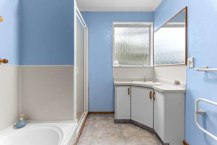 8 Burns Street Westown_19