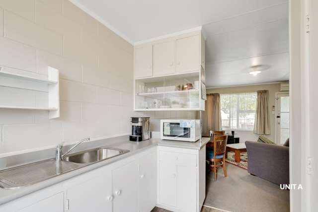 22A & B Barrie Crescent Silverdale_2