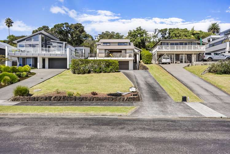 16 Omana Esplanade Maraetai_29