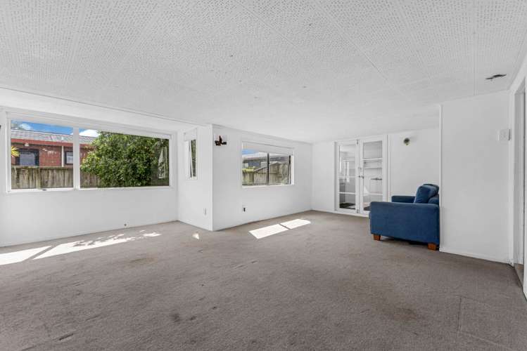 141 Centreway Road Orewa_1