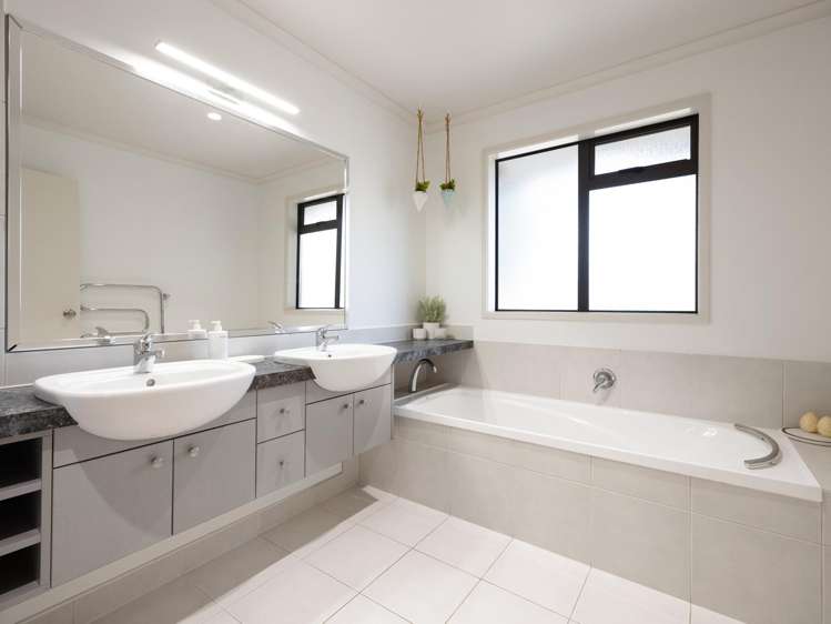 28 Somerton Drive Huntington_25