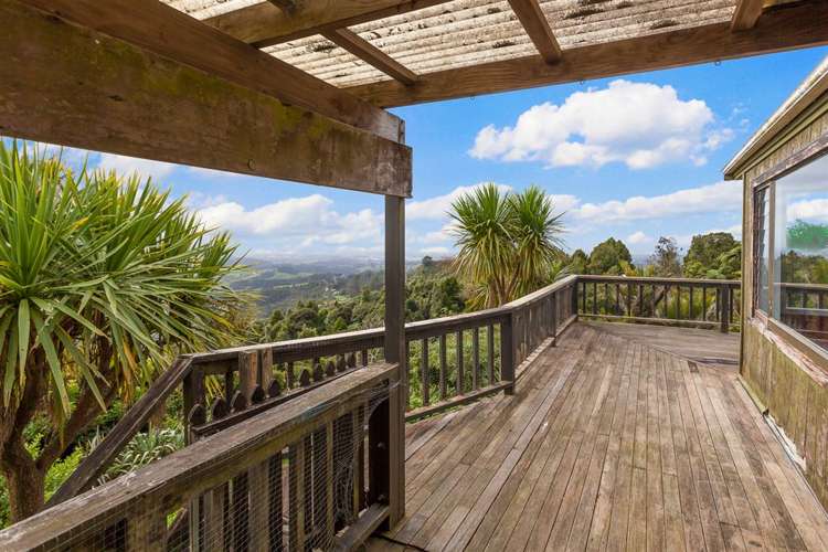 471 Scenic Drive Waiatarua_13