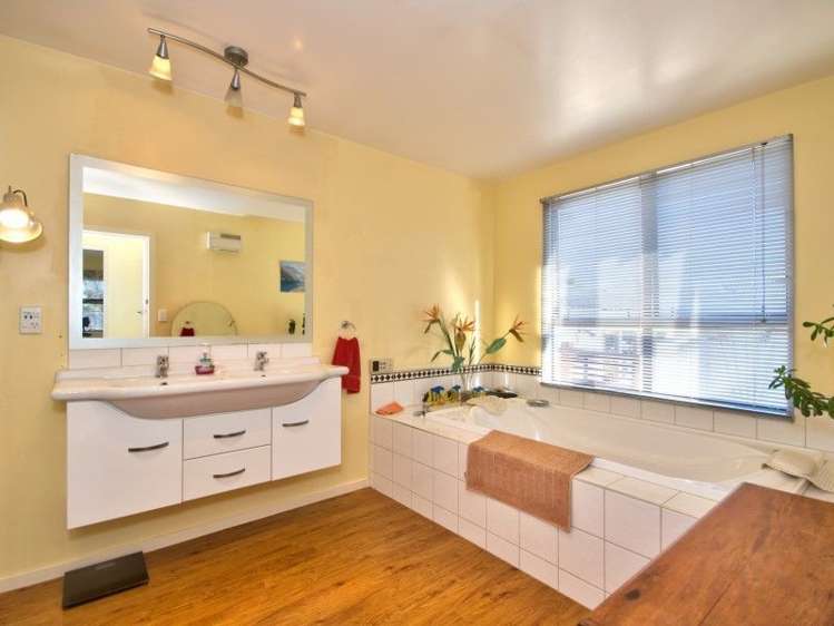 8 Larch Court Kelvin Heights_13