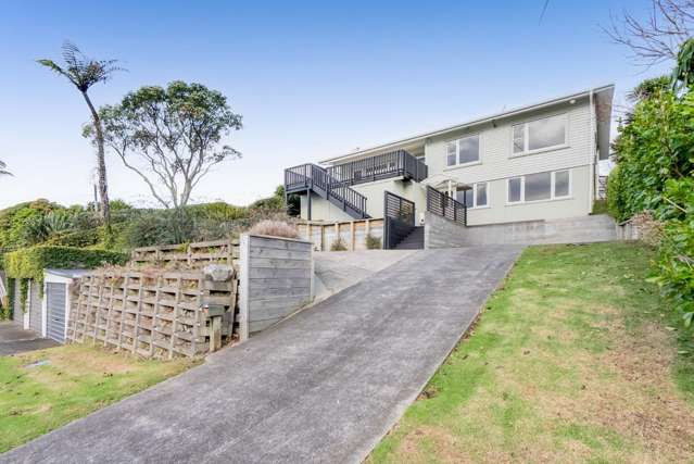 Weatherboard Classic with Views and Versatility