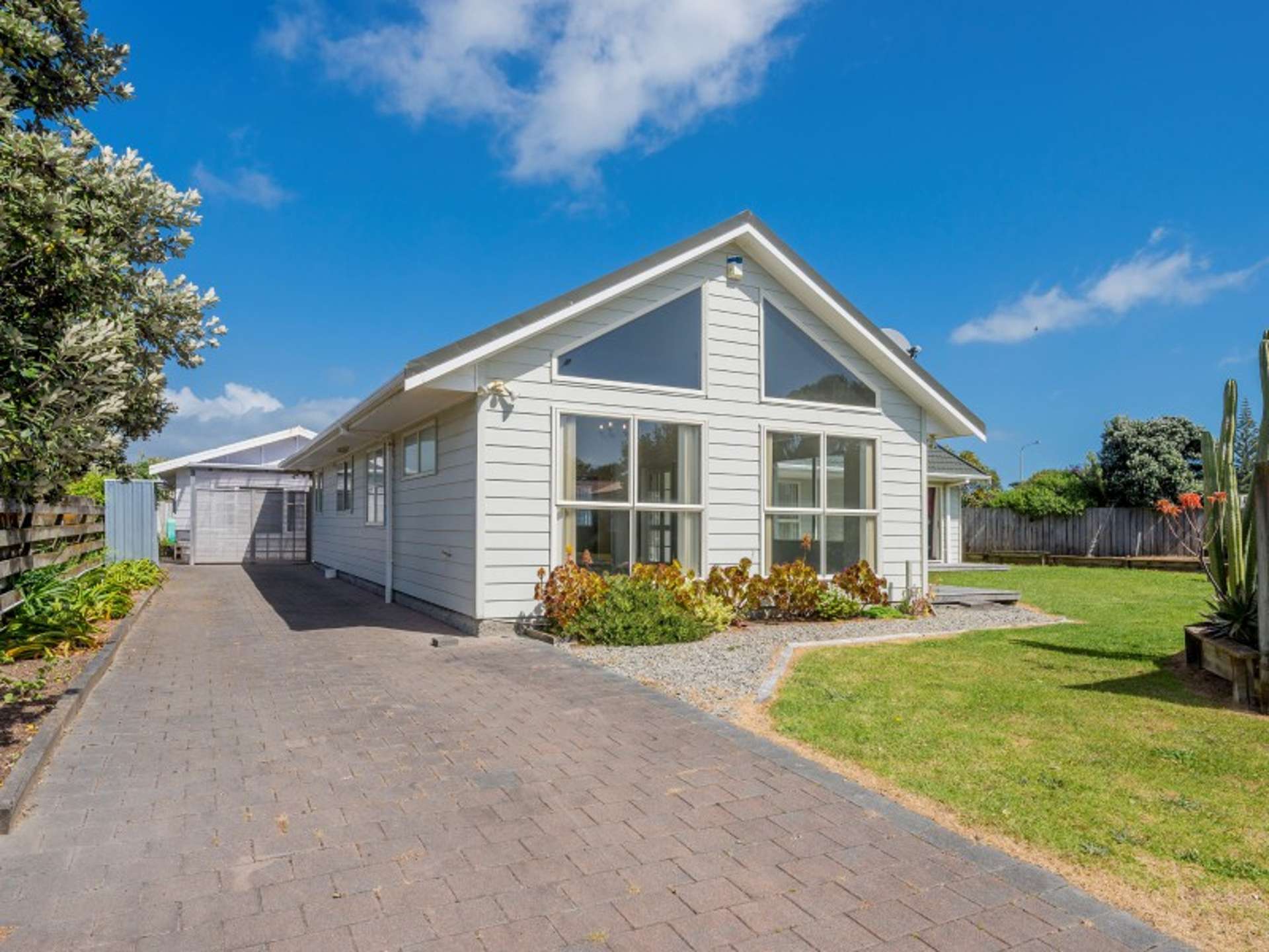 5 Adrian Grove Waikanae Beach_0